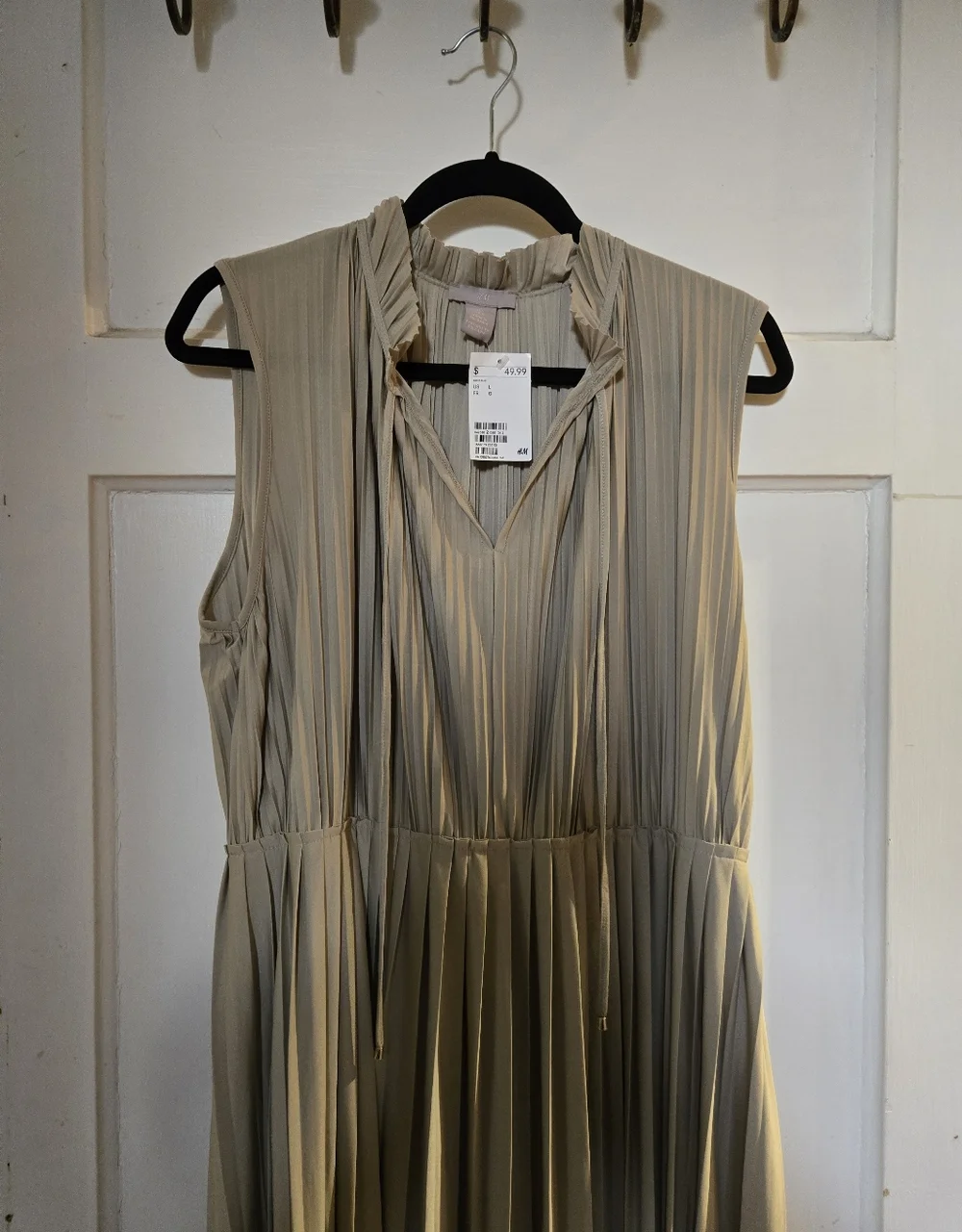 NWT H&M Sleeveless Pleated Midi Dress in Light Beige - Picture 4 of 7
